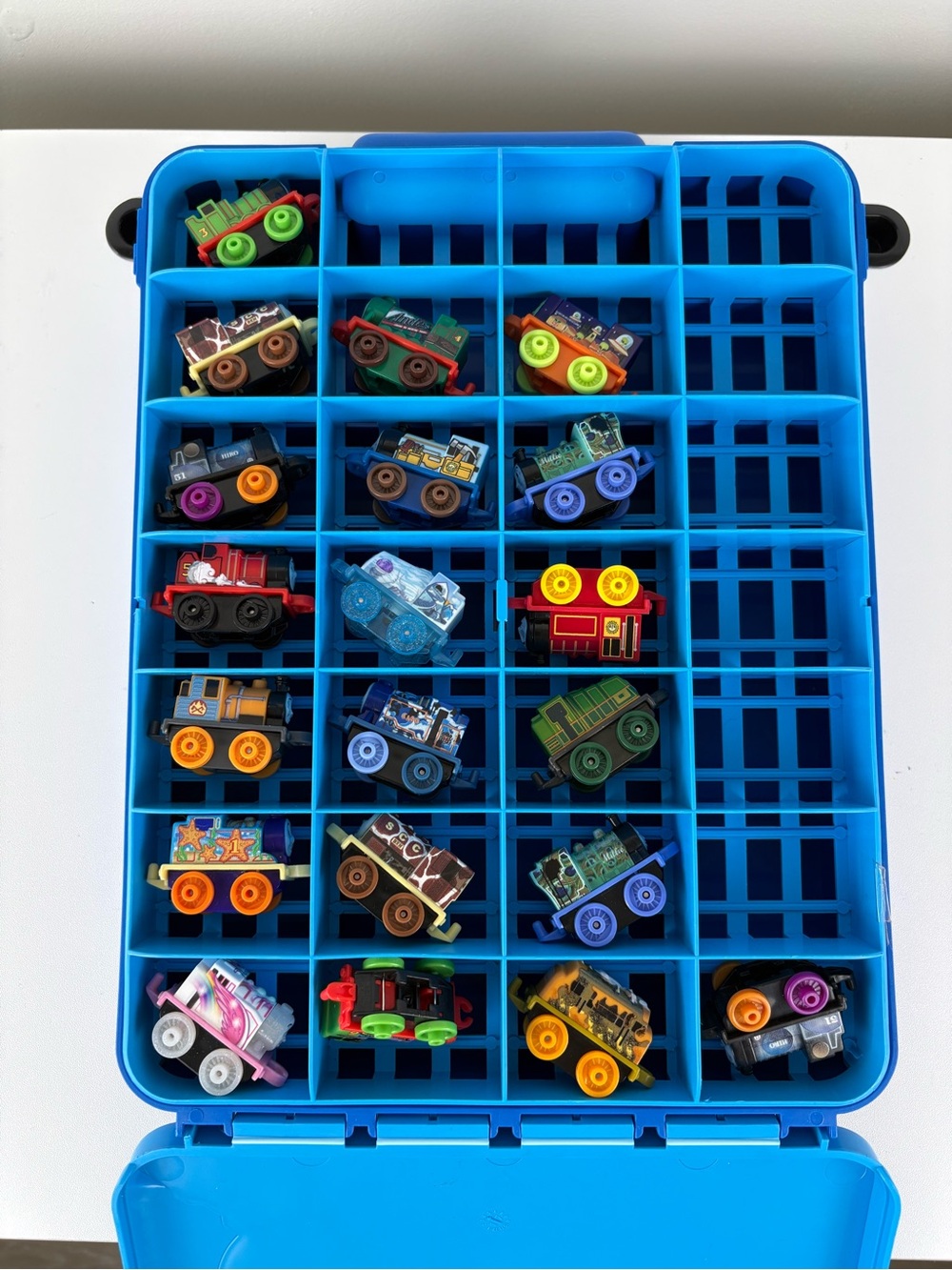 Thomas & Friends MINIS Train Storage Case Carrying Case with 20 Mini Train - Picture 2 of 6